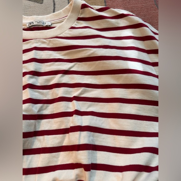 Zara Cropped Long Sleeve Cinched Bottom Top. Red/white stripes. Size large - Picture 3 of 6